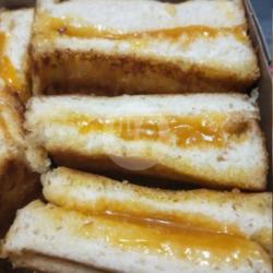 1/2 Porsi Roti Bakar Selai Sarikaya