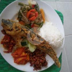 Nasi Lele Goreng Tepung   Gratis Es Teh