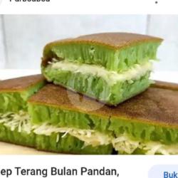 Martabak Pandan Strawberry. Susu