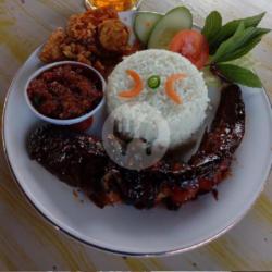 Lele Bakar Kecap Nasi Tempe Terong Crispy Sambel Lalap