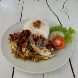 Nasi Ayam Gebuk Saos Kecap