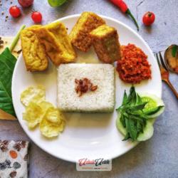 Nasi Uduk Tahu Tempe Goreng