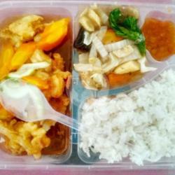 Paket Bento Nasi Ayam Kluyuk