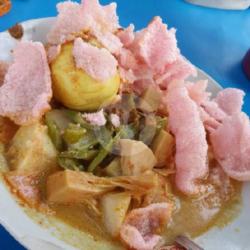 Ketupat Sayur Rendang Telor Tahu Kripik