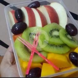 Potongan Buah Apel   Mangga Harumanis   Kiwi   Anggur