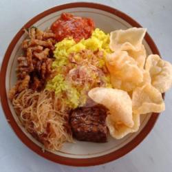 Nasi Kuning Tempe Semur