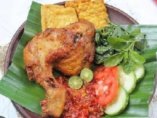 Warung Pecel Ayam Naufal, Jl. Selaparang