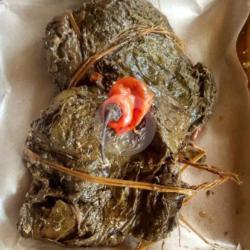 Buntil Daun Talas / Lumbu