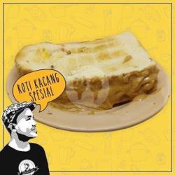 Roti Bakar Kacang Spesial