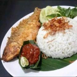 Nasi Uduk Bandeng Goreng Presto