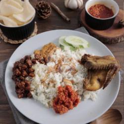 Nasi Uduk Bumbu Rendang   Ayam Goreng