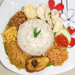 Nasi Uduk Ayam Kremes