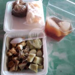 Rujak Lontong Cingur   Es Teh