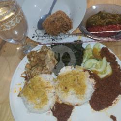 Nasi Ayam Dada/paha/sayap Goreng Serundeng Lengkap Rasa Kfcheese. Sayur Sambal Kuah