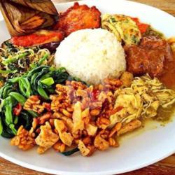 Nasi Rames Bandeng Presto Goreng   Sayur Bebas Pilih