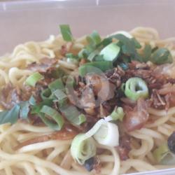 Mie Cakalang Goreng