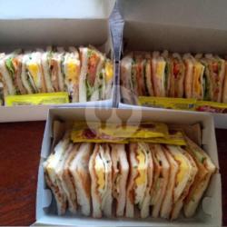 Sandwich Ayam 4 Slice