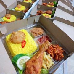 Nasi Kuning Ayam Goreng Spesial