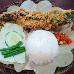 Paket Nasi Lele Geprek