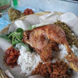 Nasi Penyetan Bebek Sambel Orek Pedas