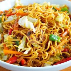 Mie Goreng Kimchi Beef