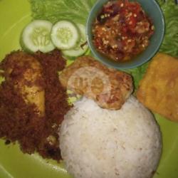 Paket Ayam Serundeng Kumplit