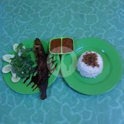 Nasi Uduk Lele Bakar Madu