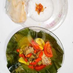 Garang Asem Iga Sapi Ama Nasi Kerupuk