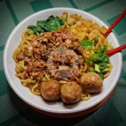 Mie Ayam Maknyus Bakso