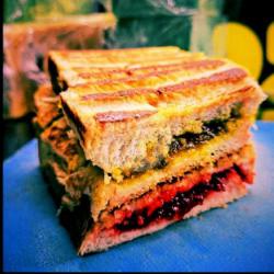 Roti Bakar Strowberry- Nanas