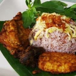 Nasi Uduk Ayam Goreng Serundeng