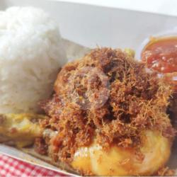 Nasi Putih Ayam Goreng Tahu Tempe Sambal Goreng