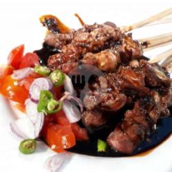 Sate Kambing Plus Lontong