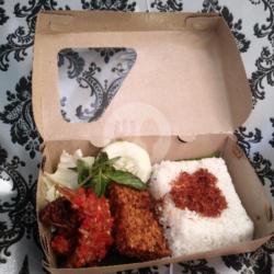 Nasi Ayam Penyet   Tempe / Tahu Goreng   Serundeng