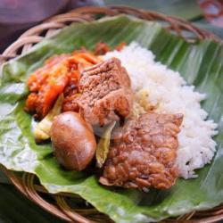 Nasi Gudeg Krecek Tahu Tempe Telor Pindang