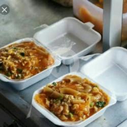 Seblak Mie Sosis (kerupuk, Makaroni, Mie, Telor, Sosis)