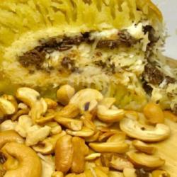 Martabak Kacang Mede Susu