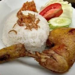 Ayam Goreng Lalapan   Nasi Uduk