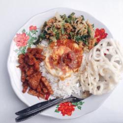 Nasi Urap   Telur Mata Sapi