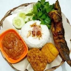 Lalapan Lele Tempe Tahu   Nasi