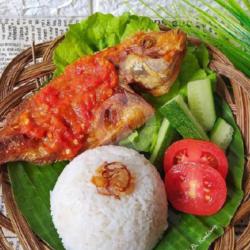 Lalapan Ikan Nila (nasi   Ikan Nila Goreng   Lalapan   Sambal Mantab   Es Teh).