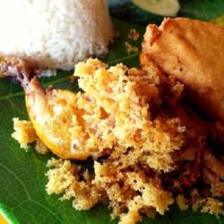 2 Ayam Kremes   Nasi   Terong   Sambal   Lalapan