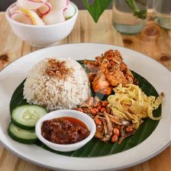 Paket Nasi Lemak Cumi Lada Garam