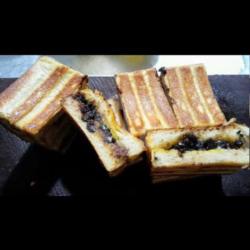 Roti Bakar Ketan Hitam - Strawbery