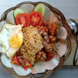 Bakso Penyet   Indomie Goreng Telur Plus Sambel Matah