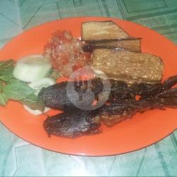 Lele Goreng Lalapan Sambal Mantah  Nasi