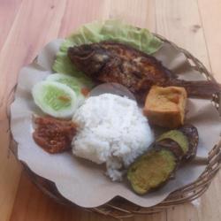 Lalapan Nasi Uduk Mujaher Goreng