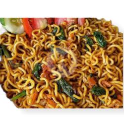 Mie Goreng Burung Dara Kuah Sedap   Sawi   Potongan Cabai Rawit   Tomat Potong   Timun Potong   Telur Campur   Kerupuk   Bawang Goreng