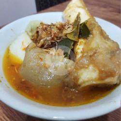 Lontong Kikil Surabaya (sop Kaki Sapi)