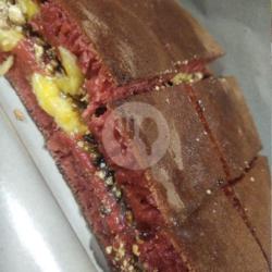 Martabak Red Velvet ( Pisang Coklat Kacang )